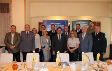  Spotkanie przedstawicieli służb mundurowych z posłem Januszem Śniadkiem i senatorem Jerzym Miotke (2015)