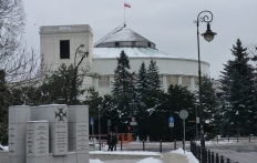 III czytanie projektu ustawy o "L-4" bez przedstawicieli Federacji Związk&oacute;w Zawodowych Służb Mundurowych
