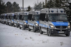 Policjanci skarżą się na warunki pracy i niskie płace. Związkowcy nie wykluczają protestu włoskiego. Ministerstwo zapowiada podwyżki